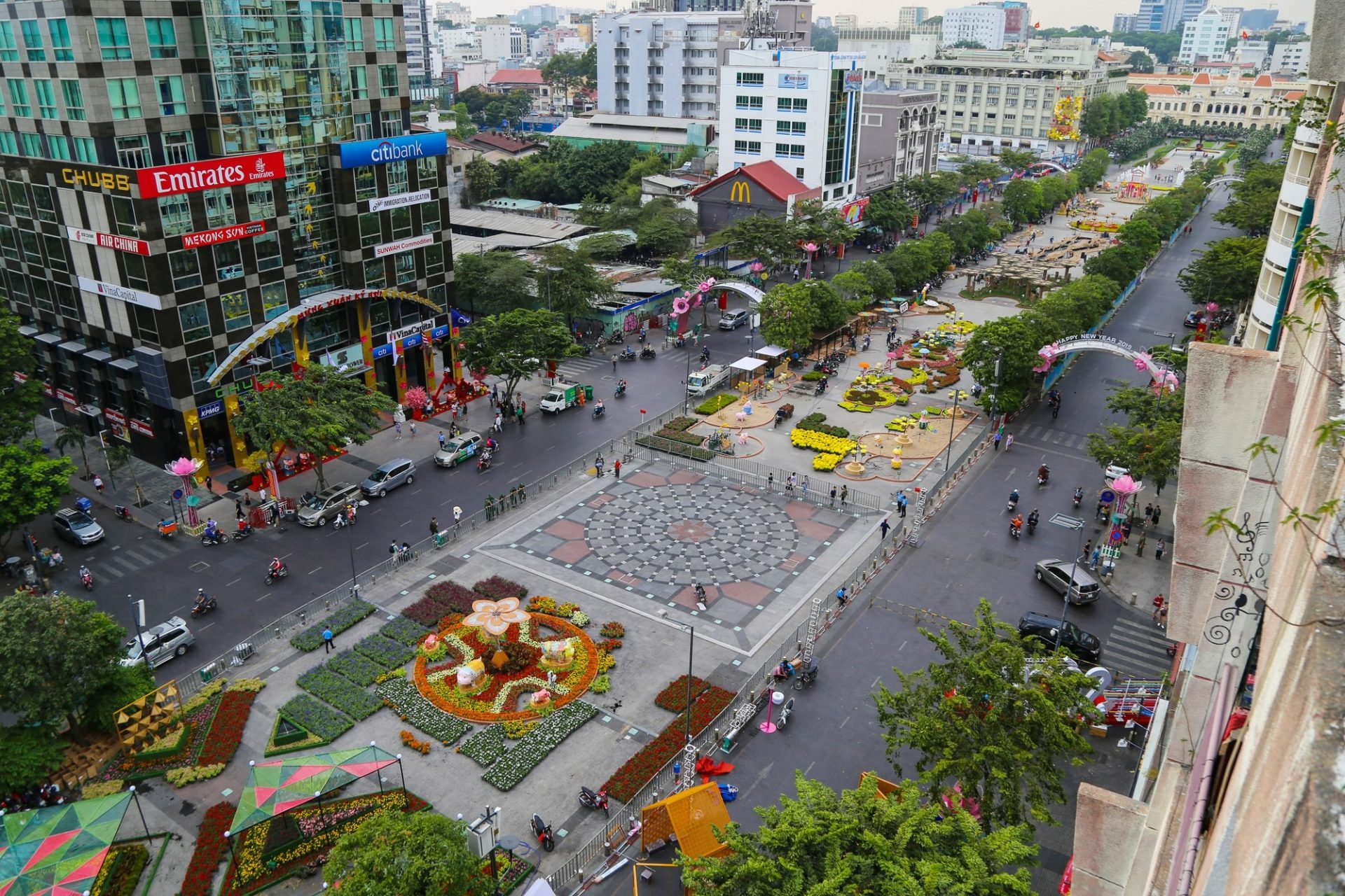 Dạo bước giữa trái tim Sài Gòn: Phố đi bộ Nguyễn Huệ