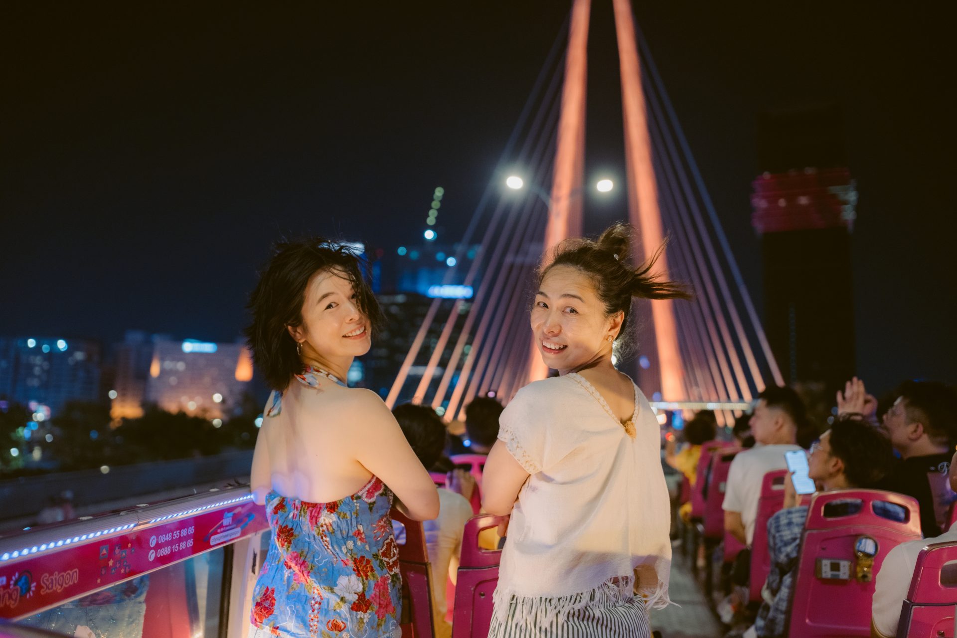 Trải nghiệm xe buýt 2 tầng ở TP.HCM – Ngắm Sài Gòn từ góc nhìn trên cao