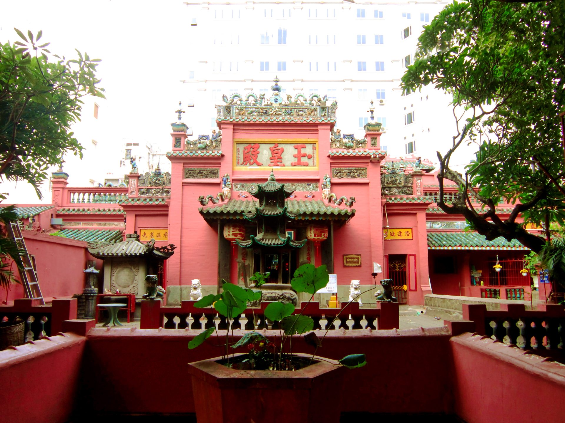 Chùa Ngọc Hoàng – Ngôi chùa linh thiêng giữa lòng Sài Gòn