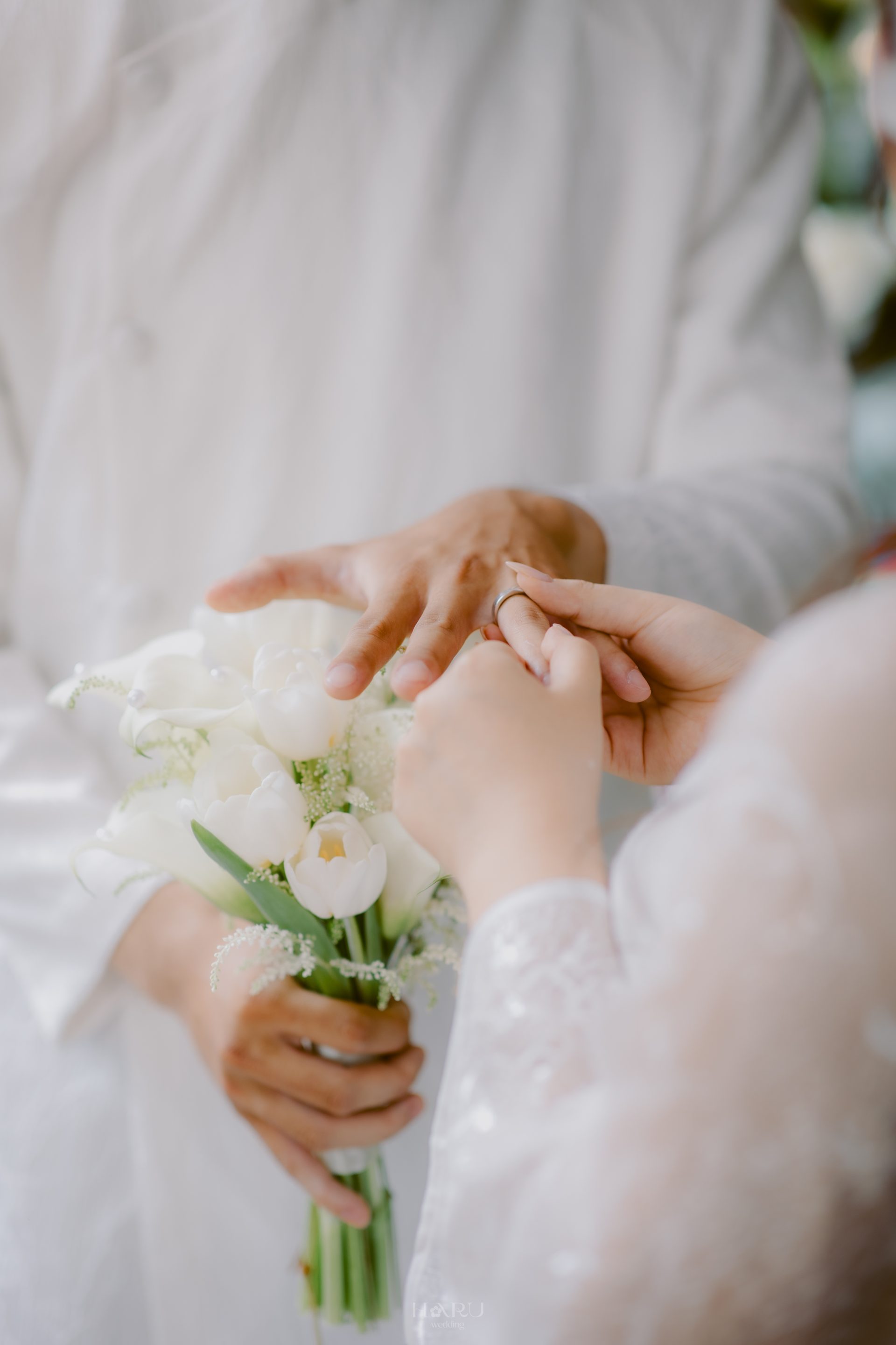 Chọn nhẫn cưới: Vàng truyền thống hay kim loại hiện đại?